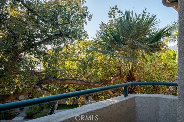 Building Photo - 2930 Montrose Ave