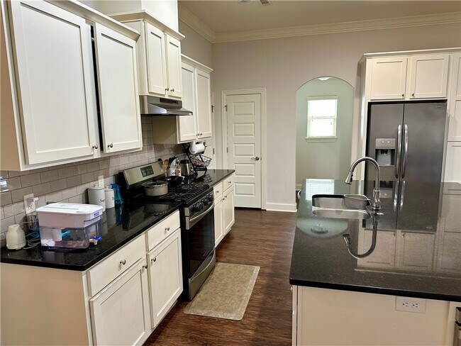 Building Photo - 4400 SW Layton Rd