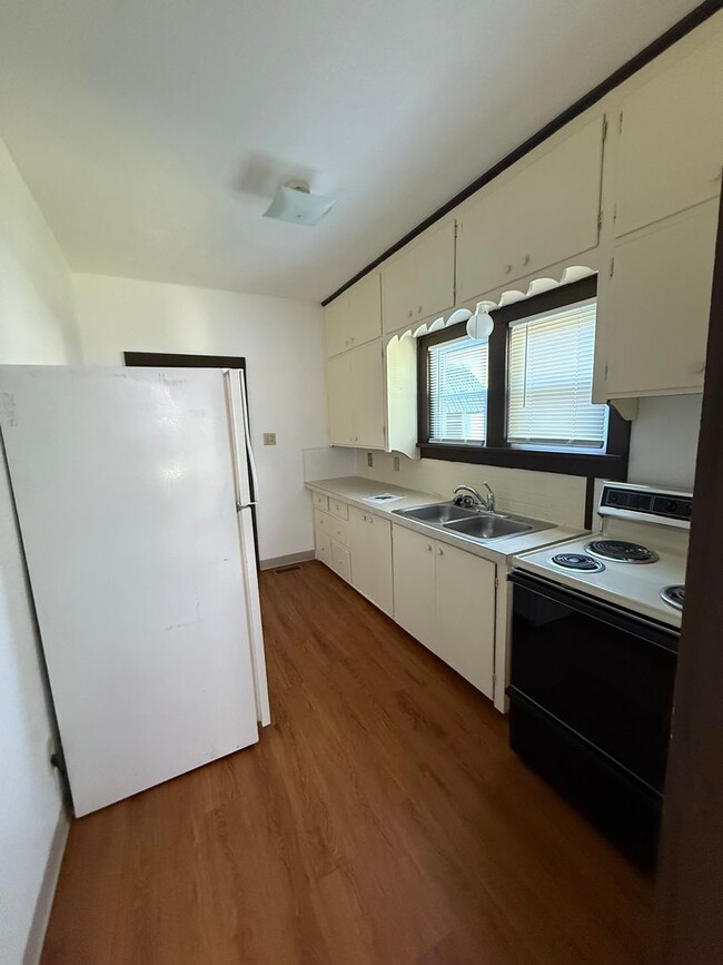 Building Photo - 3 Bedroom, 1 Bathroom House