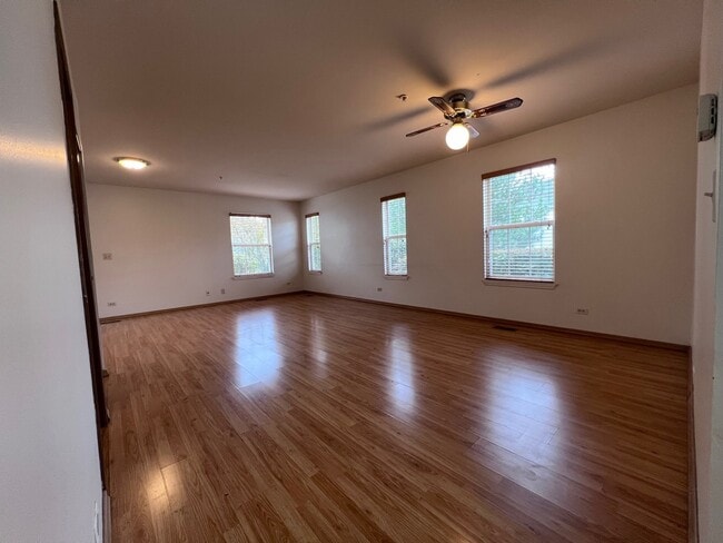 Building Photo - 1350 Orleans Dr