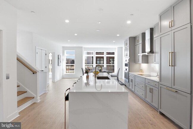 Building Photo - 5358 Zenith Overlook