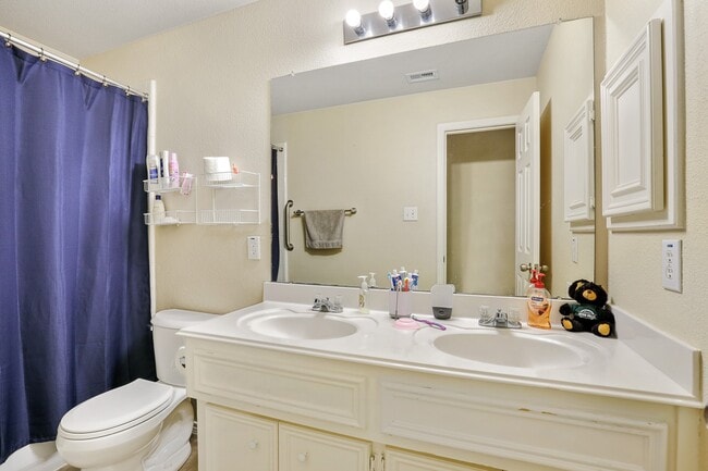 Building Photo - 17611 Haywood Oaks Dr