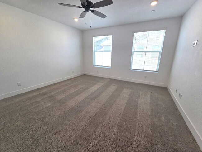 Building Photo - Beautiful 3 Bedroom 2.5 Bath Home in Gated Community