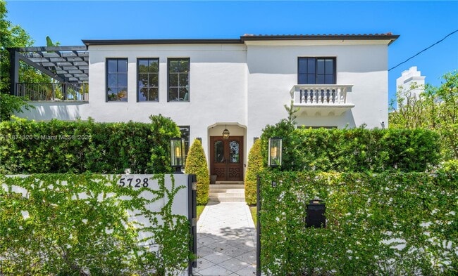 Building Photo - 5728 Pine Tree Dr