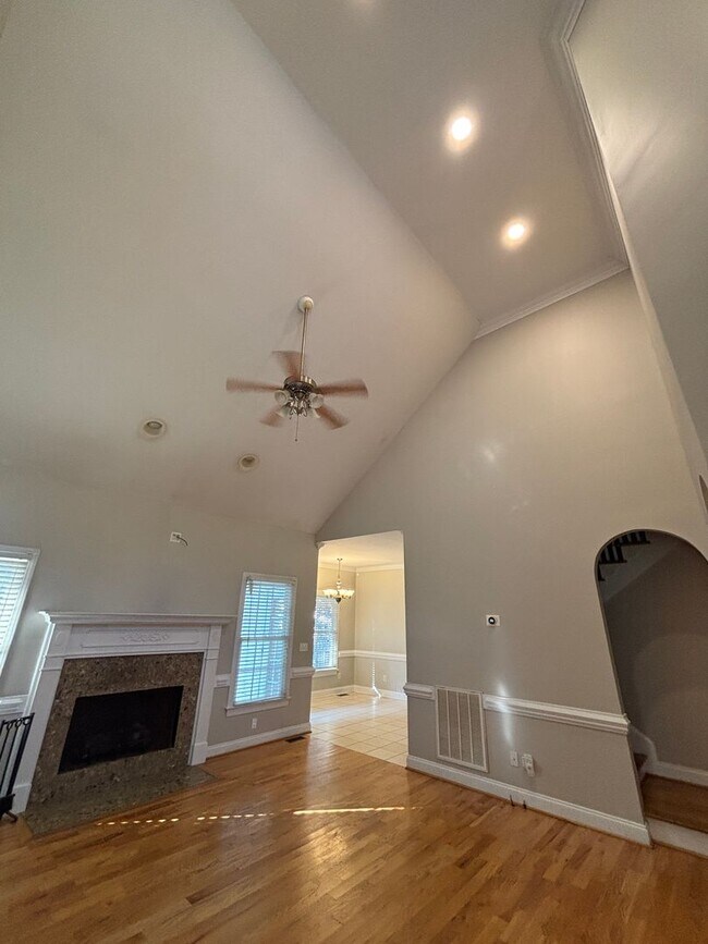 Building Photo - 522 Saint Helene Ct
