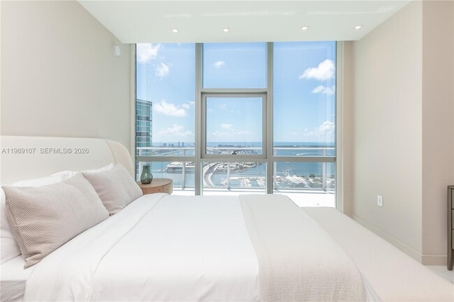 Building Photo - 851 NE 1st Ave