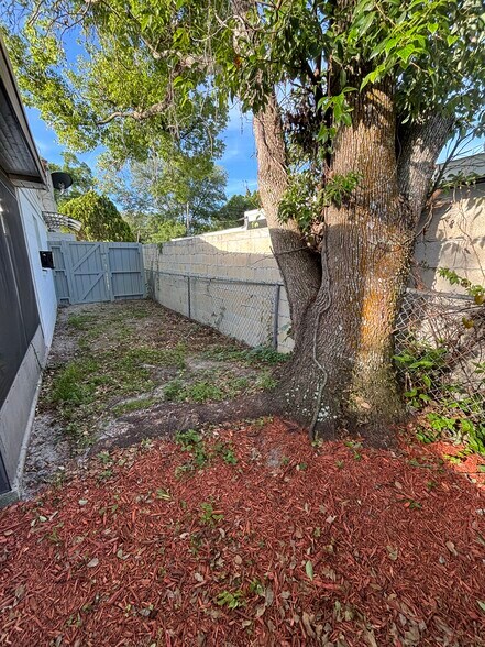 Building Photo - 2410 E 148th Ave