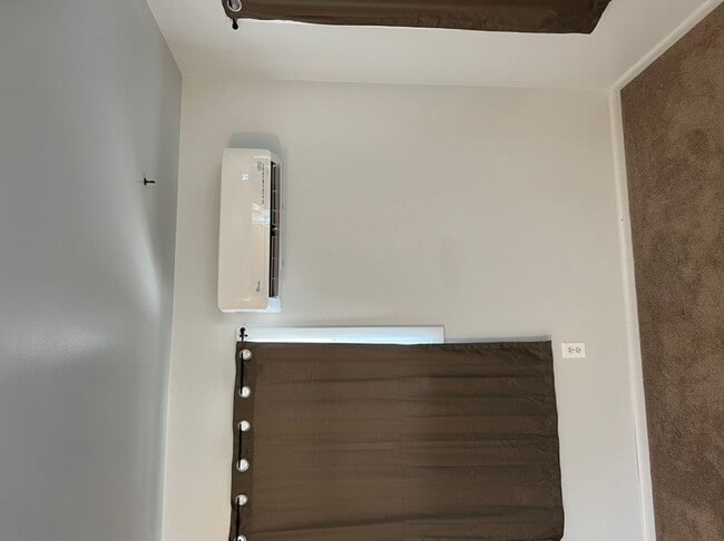 Building Photo - 429 E Pine St