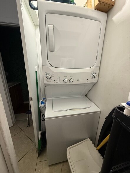 washer/dryer in utility closet - 688 Forrest Dr