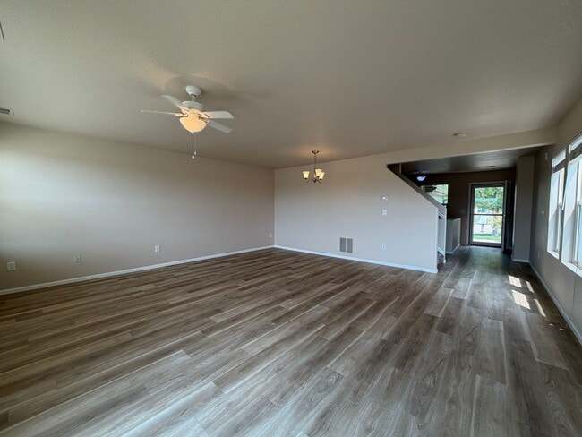 Building Photo - Delightful 3BD/2BA Townhome in Erie with Fresh Paint and New Flooring