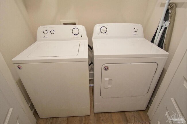 Building Photo - 1435 Iroquois Ct