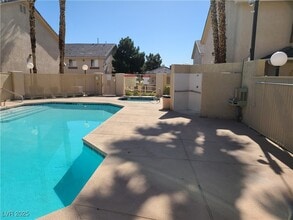 Building Photo - 932 Dusty Creek St