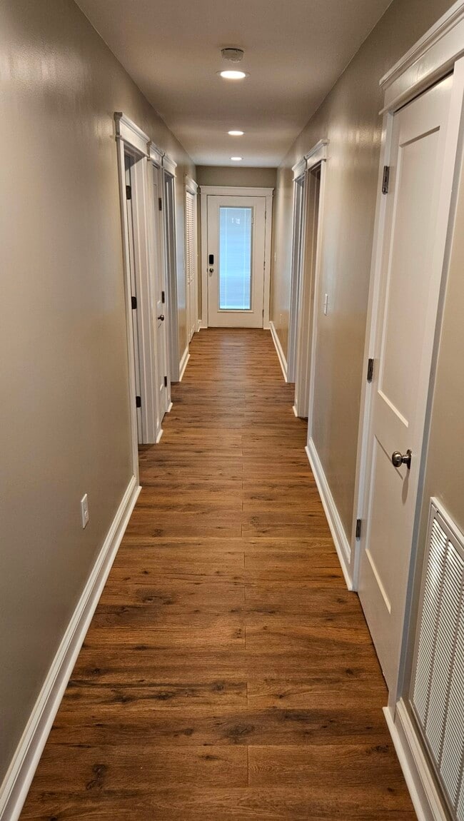 Building Photo - 2150 Windsor Ave