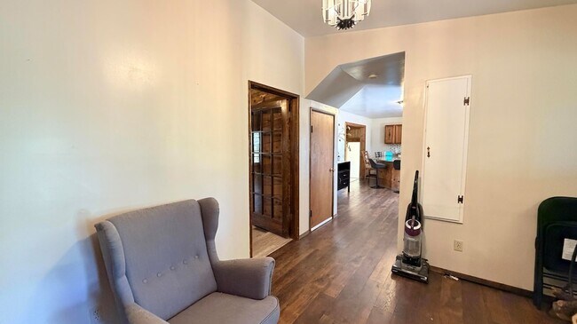 Building Photo - 54061 Linger Ln
