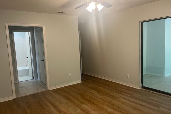 Building Photo - Beautifully Updated 4-Bedroom Home with Gr...