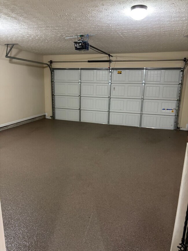 Building Photo - Beautiful Stepless Ranch