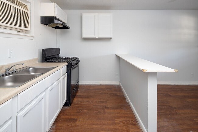 Interior Photo - Alice Avenue