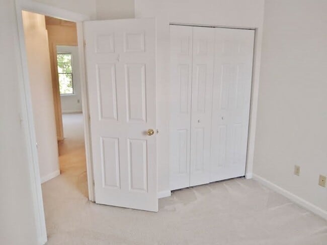 Building Photo - 3 Bed / 2 Bath Single Family Townhome