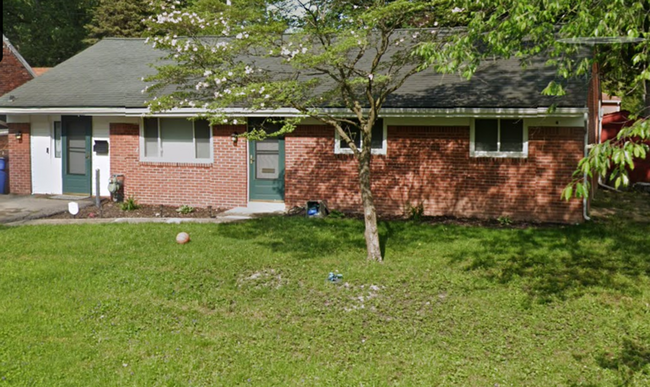 Primary Photo - Spacious 3 Bedroom 1.5 Bath Located in Was...