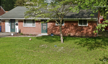 Building Photo - Spacious 3 Bedroom 1.5 Bath Located in Was...