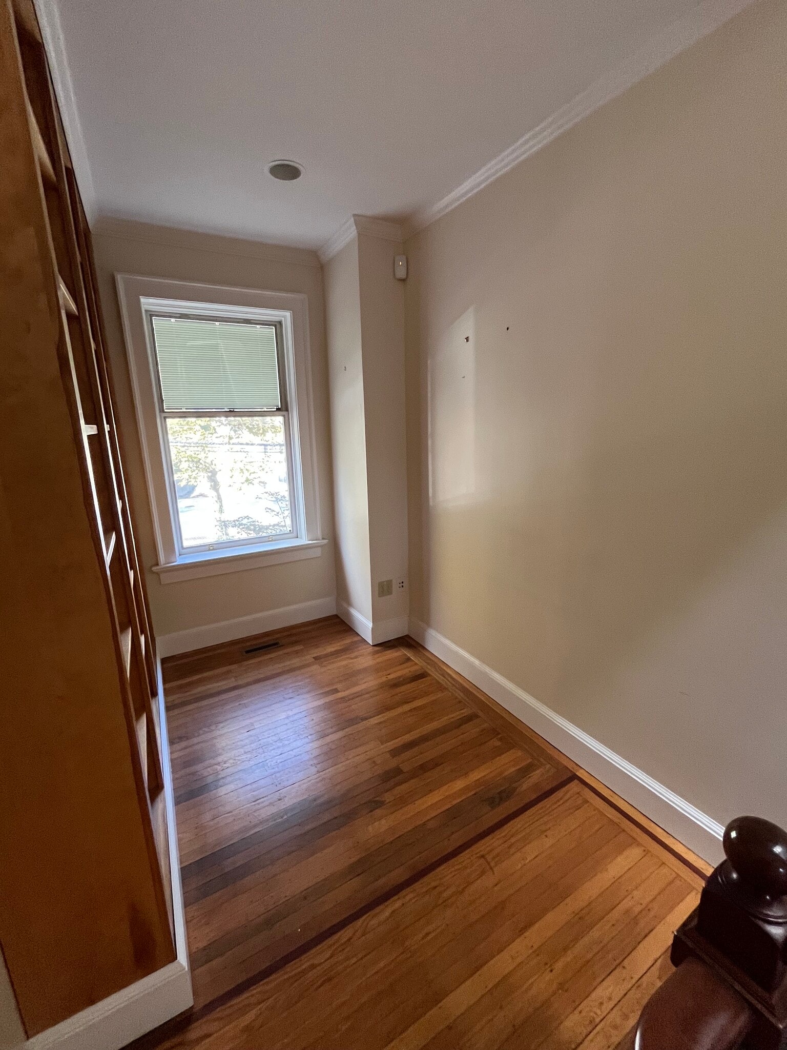 Building Photo - 409 Temple St