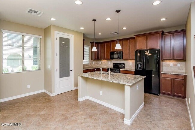 Building Photo - 888 S Annie Ln