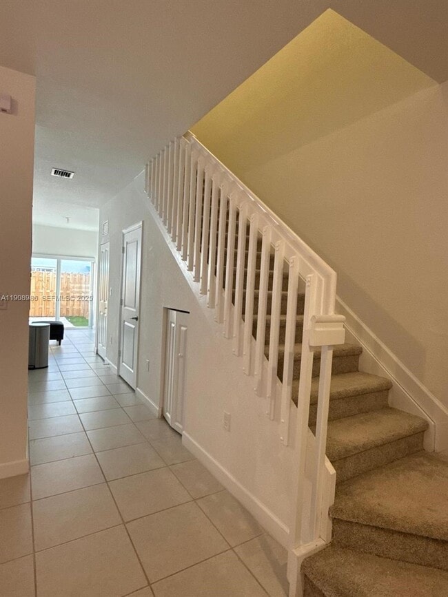 Building Photo - 2894 SE 26th Ter