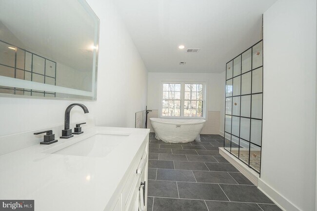 Building Photo - 2627 County Line Rd