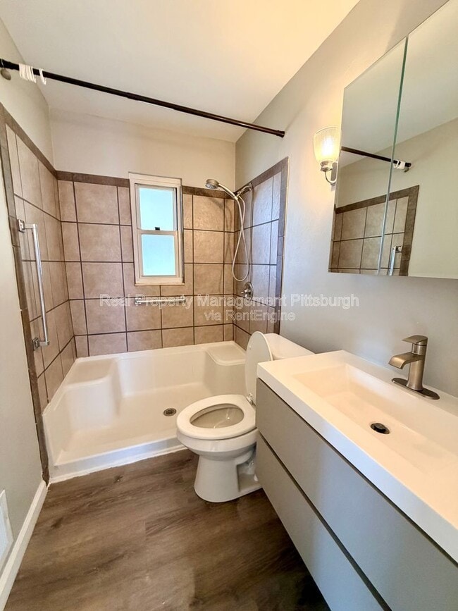 Building Photo - 521 Farnsworth St