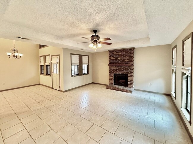 Building Photo - Spacious 3BR/2BA Home in Terre Haute – Fireplace, Garage, Fenced Yard + Lawn Care Included