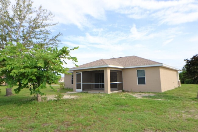 Building Photo - 1414 NE 33rd Terrace