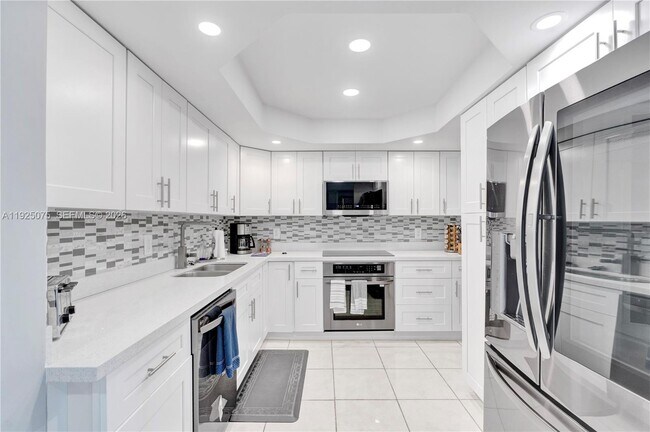 Building Photo - 9273 Collins Ave