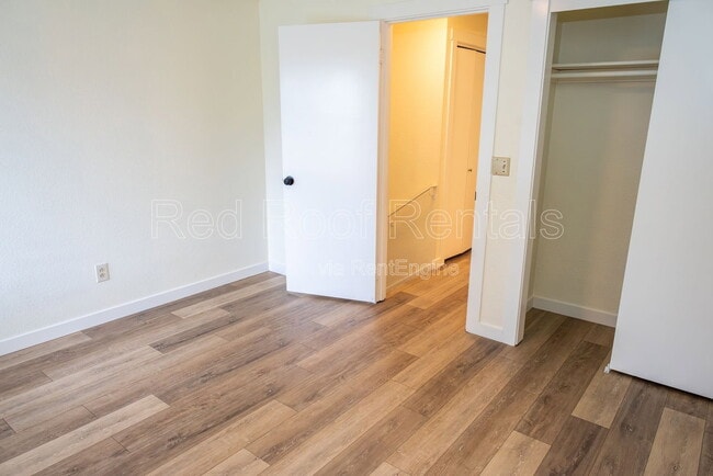 Building Photo - 1418 Tule Lake Dr S