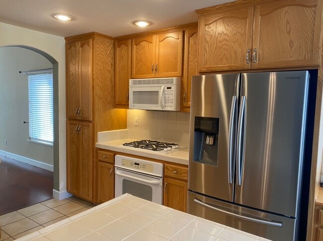 Building Photo - 4 bedroom single story in Manteca!
