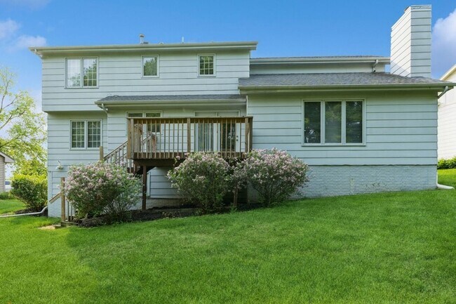 Building Photo - PRIVATE BACKYARD!! 4 Bedroom, 2.5 Bath Home in Urbandale