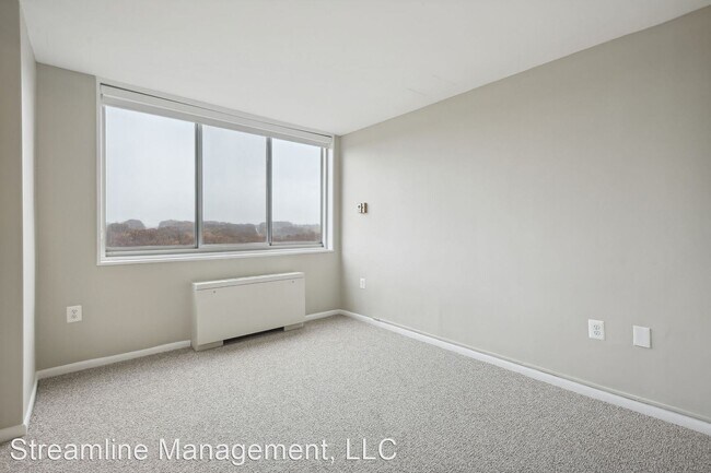 Building Photo - 3 br, 2.5 bath House - 10401 Grosvenor Pl ...