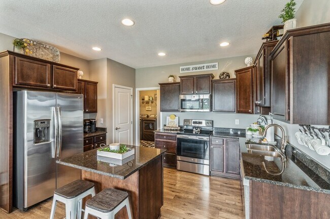 Building Photo - 1588 Foxtail Dr SE
