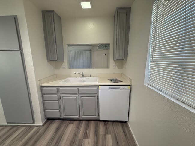 Building Photo - Victorville-3 Bedroom2 Bathrooms,2 Story Home, New Paint, New Carpet,