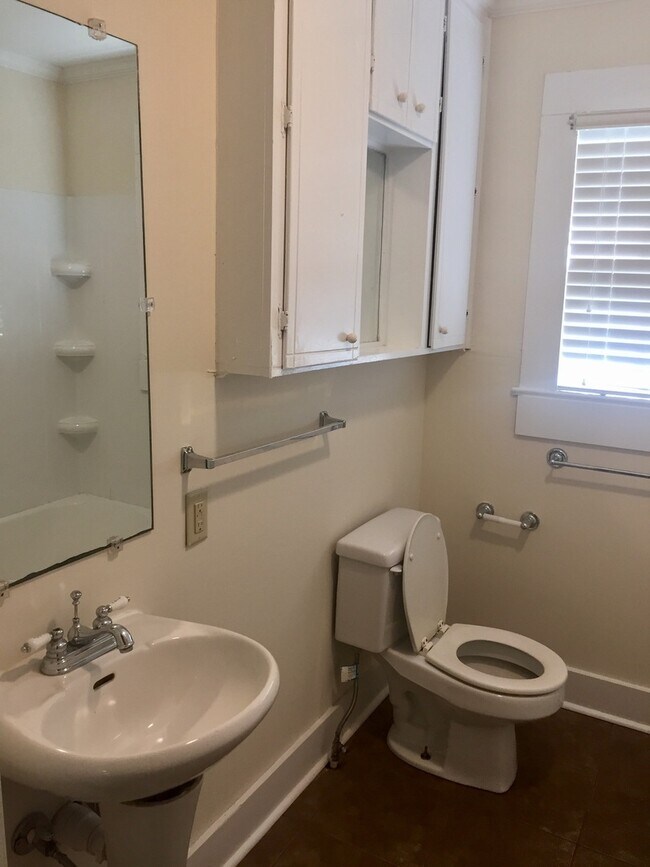 Building Photo - 3 bed 2 bath home - close to Troy University