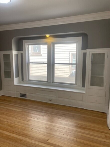 Dinning room built ins. - 2075 Lewis Dr