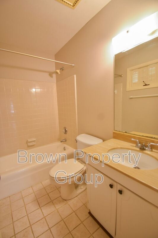 Building Photo - 248 Westwood Dr