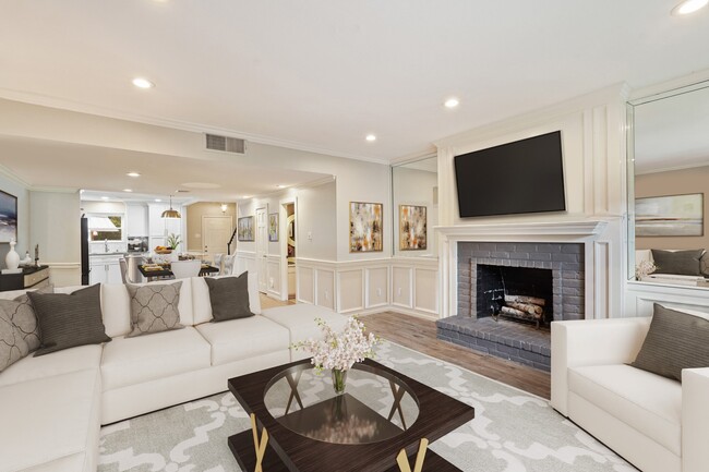 Building Photo - 2236 S Piney Point Rd