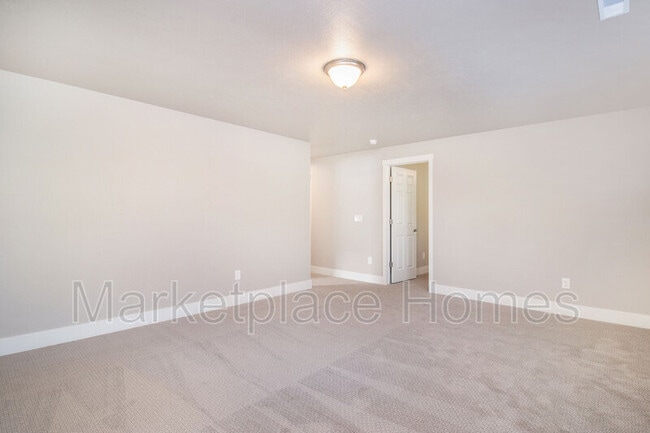Building Photo - 619 Cygnet Lake Dr