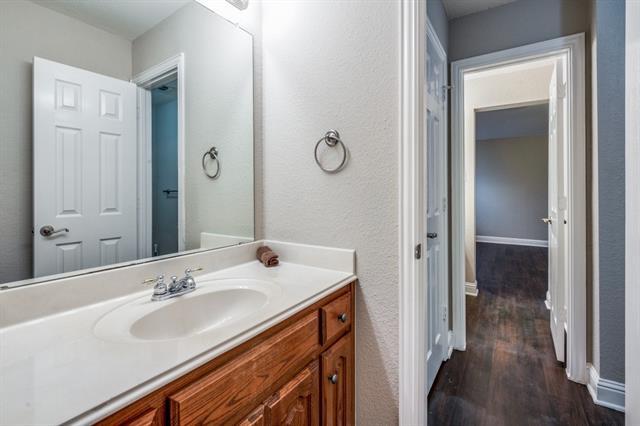 Building Photo - 8779 Oak Stream