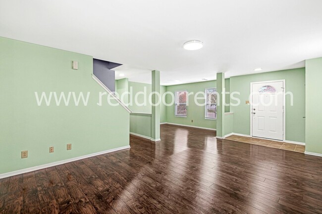 Building Photo - Charm and Convenience- Your 3 Bedroom Have...