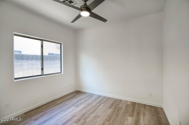 Building Photo - 1704 S 79th Glen