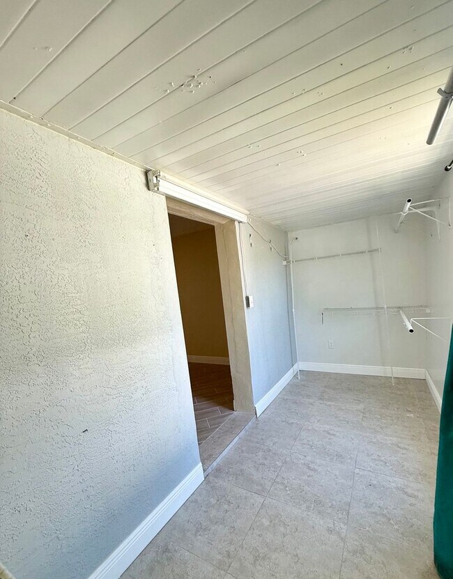 Building Photo - ?North Lakeland Gem – Private Single-Famil...