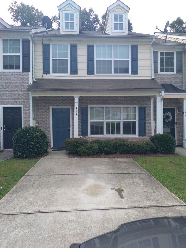 Primary Photo - 3 bed 2 bath property in Atlanta!! -- Secu...