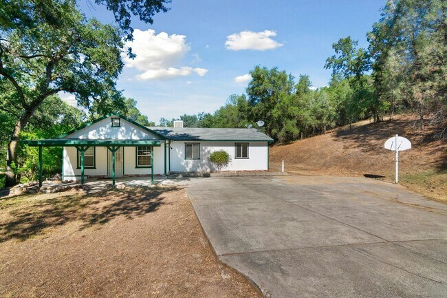 Primary Photo - 5561 Thompson Hill Rd