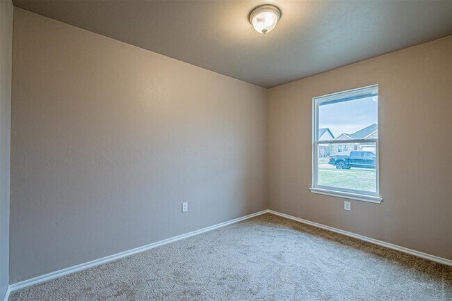 Building Photo - 1624 Highland Loop